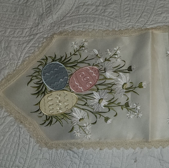 Vintage Ivory Easter Egg Embroidered Crochet Lace Trim Long Table Runner - Picture 7 of 13